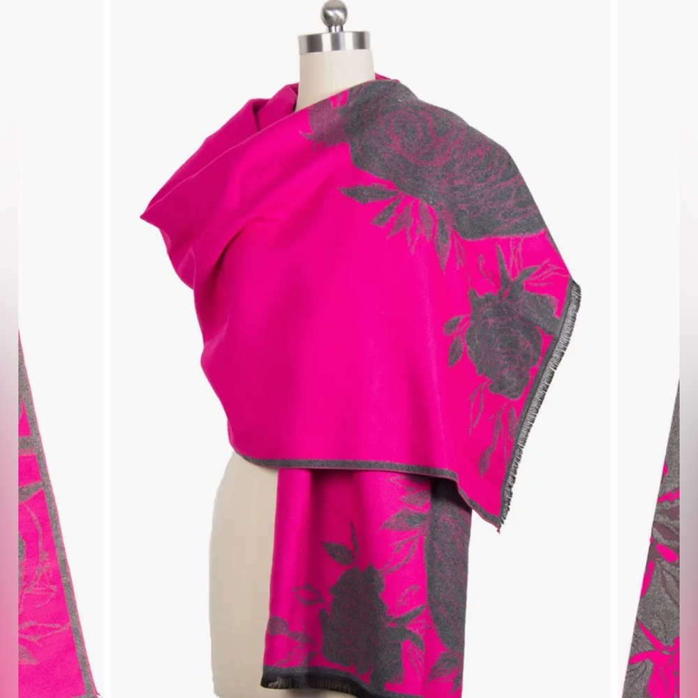 NWT Saachi reversible wrap scarf